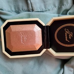 Too faced highlighter